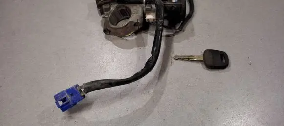 Subaru Forester SF Ignition lock 88213FC000 0617500010