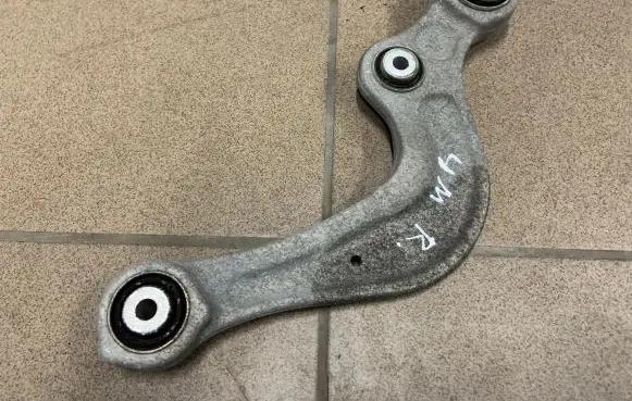 Audi Q7 4M Rear control arm 4M0505361G 4M0505323G
