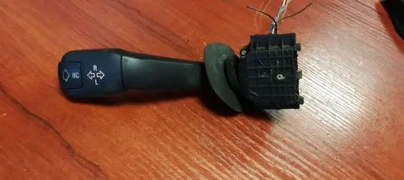 BMW 5 E39 Indicator stalk 8352172