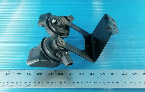 Audi A6 S6 C6 4F Horn signal holder/bracket 4F0951229