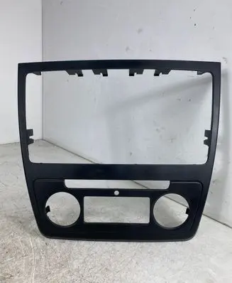 Skoda Yeti (5L) Radio/GPS head unit trim 5L0858069H 5L0858069