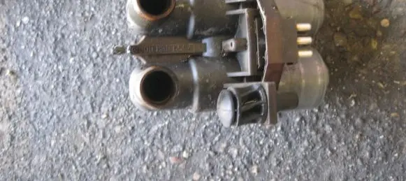 Mercedes-Benz SL R129 Coolant heater control valve 0008306584 A0008306584