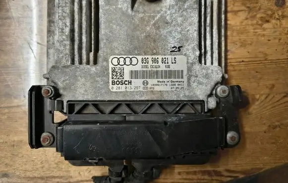 Volkswagen PASSAT B6 Engine control unit/module 03G906021LS 0281013297 1039S17176