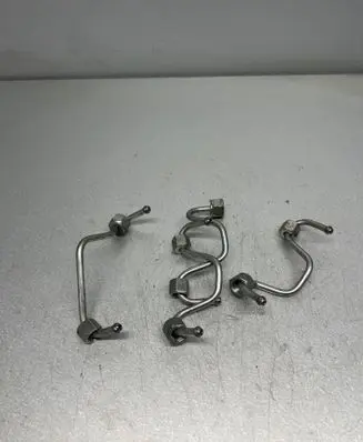 Fuel injector supply line/pipe