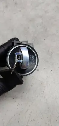 Volkswagen PASSAT B6 Ignition lock 3c0905843q