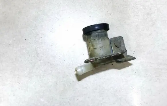 Nissan Primera Brake fluid reservoir 