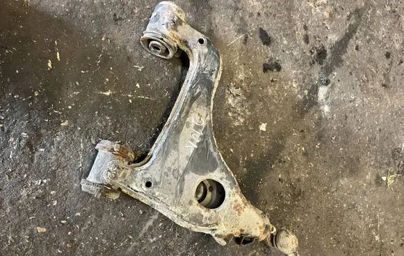 Mercedes-Benz E W210 Front lower control arm/wishbone