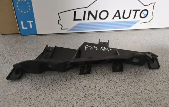 Headlight/headlamp mounting bracket