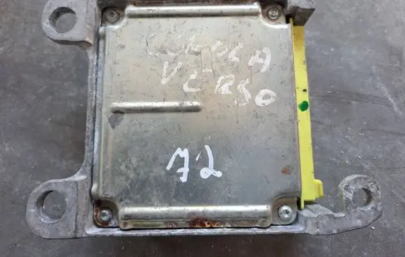 Toyota Corolla Verso AR10 Airbag control unit/module 891700F032 113819107