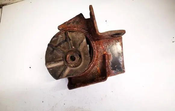 Engine mount bracket