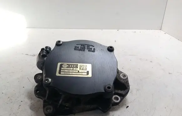 Volkswagen Golf VI Vacuum pump 03L145100B 9140300060