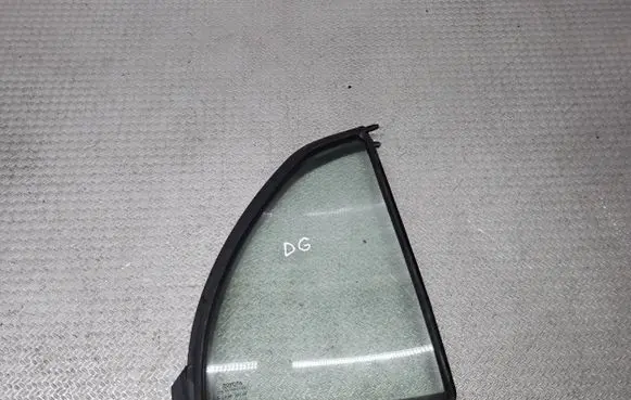 Toyota Yaris Rear vent window glass 