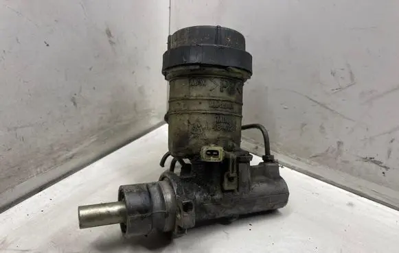 Master brake cylinder