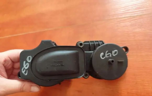 BMW 5 E60 E61 Oil breather separator 1928403998 7781465 7799139