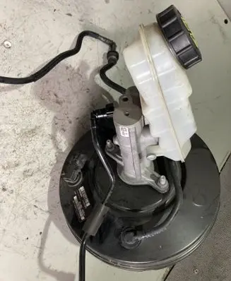 Volvo V40 Brake booster