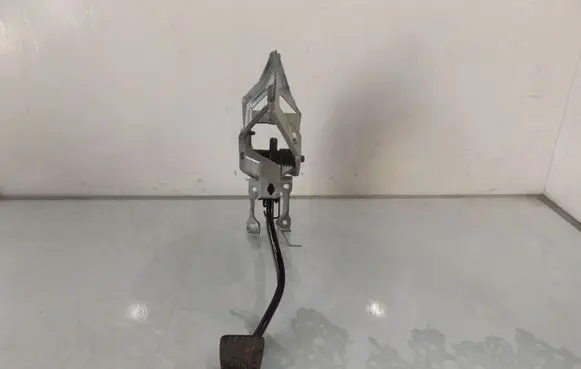 Opel Astra G Brake pedal