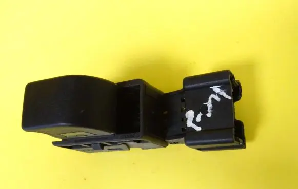 Nissan Primera Electric window control switch