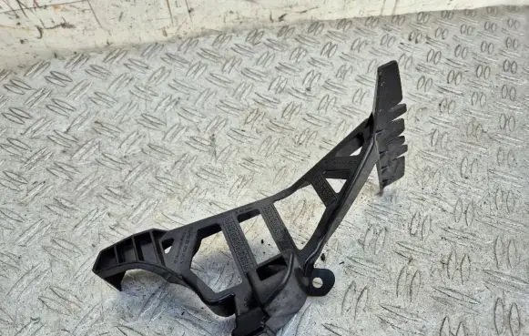 Mercedes-Benz GLA W156 X156 Bumper support mounting bracket corner A1568853300