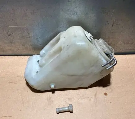 Mercedes-Benz E W124 Windshield washer fluid reservoir/tank 1248690720