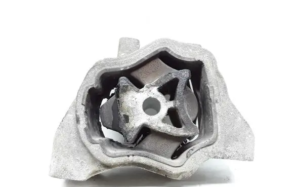 Volvo S80 Engine mount bracket