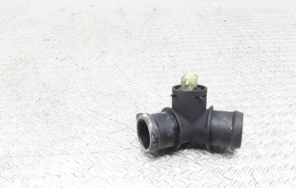 Engine coolant pipe/hose