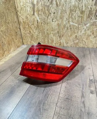 Mercedes-Benz E W212 Rear/tail lights 10092017 L90042125 44062