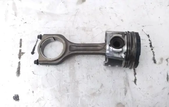 Citroen C5 Piston with connecting rod 619