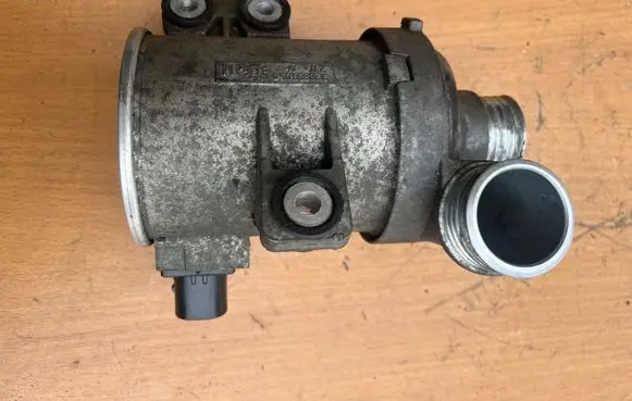 BMW X1 E84 Water pump 8625097 11518625097