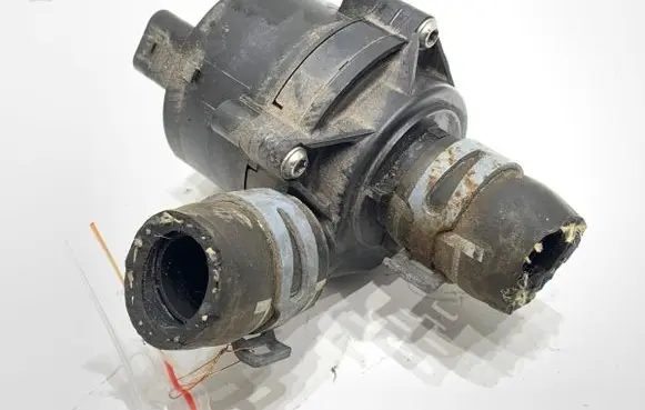Volkswagen Golf VIII Oil filter mounting bracket 5Q0965567