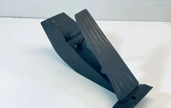 BMW 1 E81 E87 Accelerator throttle pedal 6766931