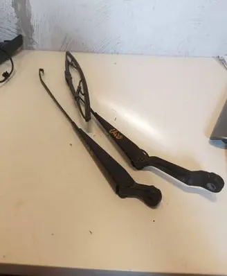 Renault Clio II Front wiper blade arm 7700847570