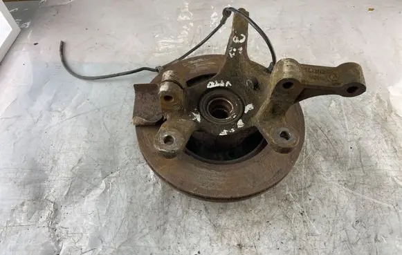 Mercedes-Benz Vito Viano W638 Front wheel hub spindle knuckle 6383320224