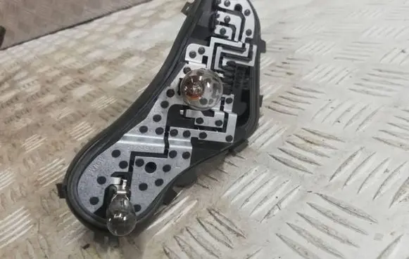 Peugeot 3008 I Tail light bulb cover holder