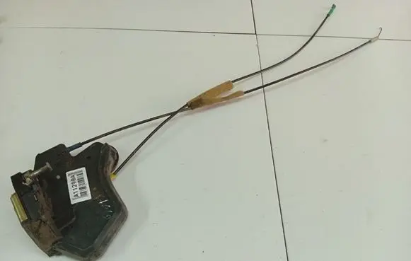 Toyota Corolla Verso AR10 Rear door lock 