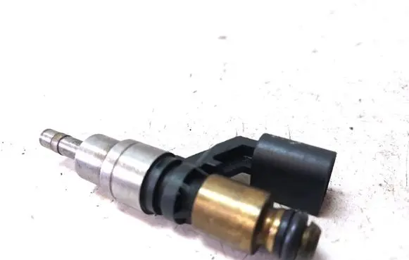 Volkswagen Golf V Fuel injector 03C906036A