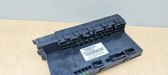 Mercedes-Benz CLK A209 C209 SAM control unit 2095451501