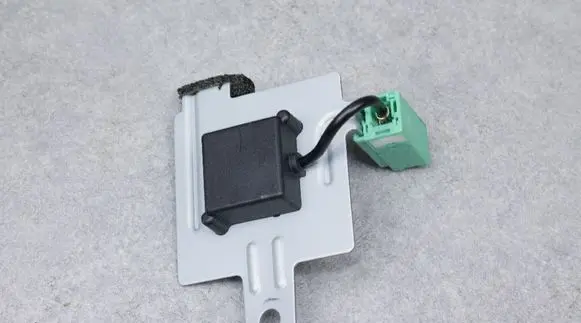 Mazda 3 II Aerial GPS antenna BHP166DY0A K5006