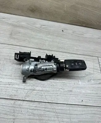 Skoda Octavia Mk3 (5E) Ignition lock 1K0905851 239AG22615