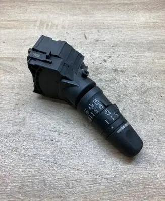 Nissan Primera Indicator stalk 25260AV610