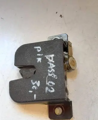 Volkswagen PASSAT B5.5 Tailgate lock latch 3B9827505E