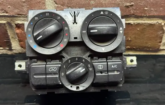 Mercedes-Benz Vito Viano W639 Climate control unit A6399060000 C9314005 5HB00851216