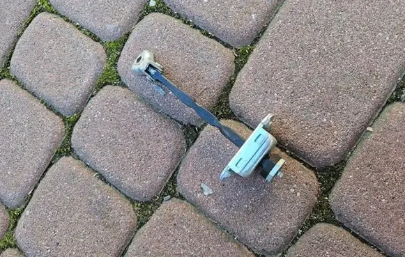Toyota C-HR I Front door check strap stopper 91TYS