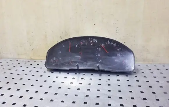 Audi A6 S6 C5 4B Speedometer (instrument cluster) 4B0919910 008AUZ8Z0