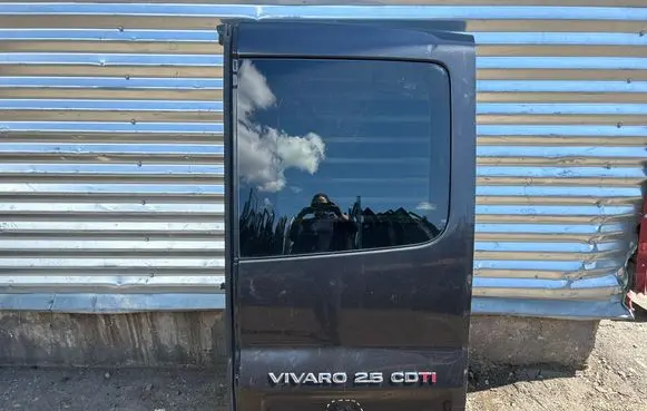 Opel Vivaro Rear door