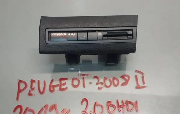 Peugeot 3008 II Ignition key card reader 