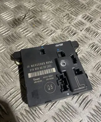 Mercedes-Benz CLS C219 Door control unit/module 2198200226 00005031