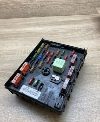 Volkswagen PASSAT B6 Fuse module 3C0937125
