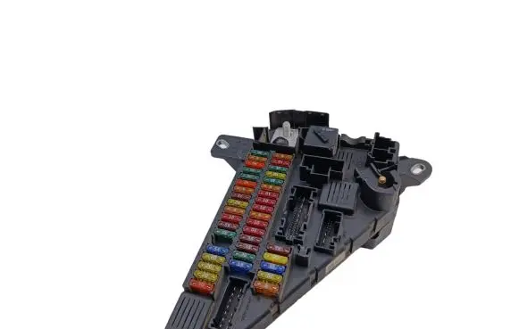 BMW 5 E60 E61 Fuse module 6906618