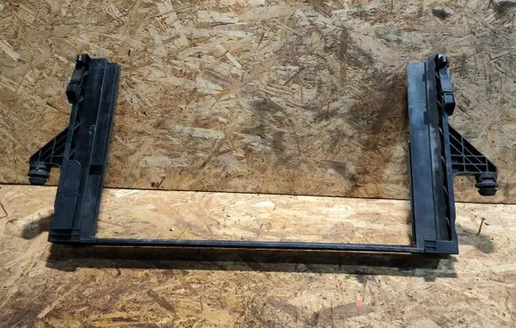 Volvo C70 Radiator trim 4N518N065AE