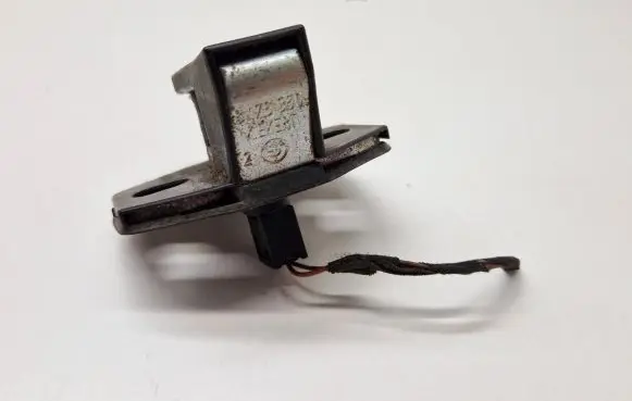 BMW 5 E39 Front door lock loop/hook striker 8176350